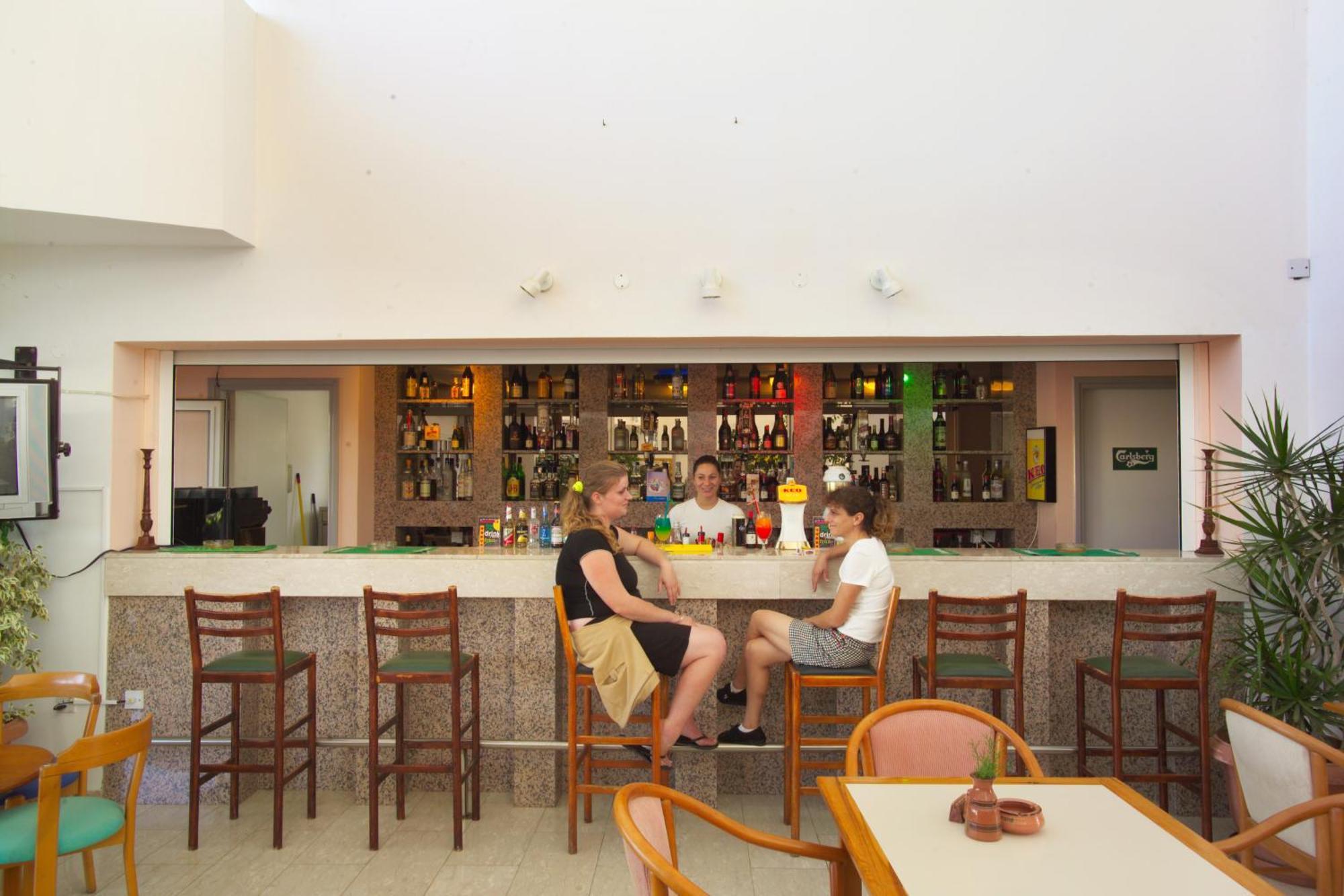 Pola Costa Beach Hotel Apts - Adults Only プロタラス エクステリア 写真